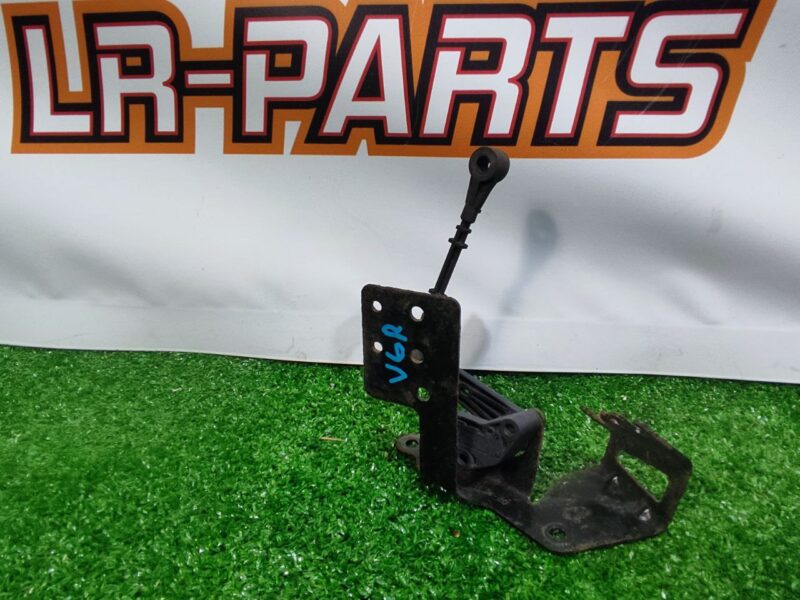 LR098915 Rear Suspension Height Level Sensor Land Rover Discovery 5 L462 (2017-) Used cost 32 € in stock 9 pcs.