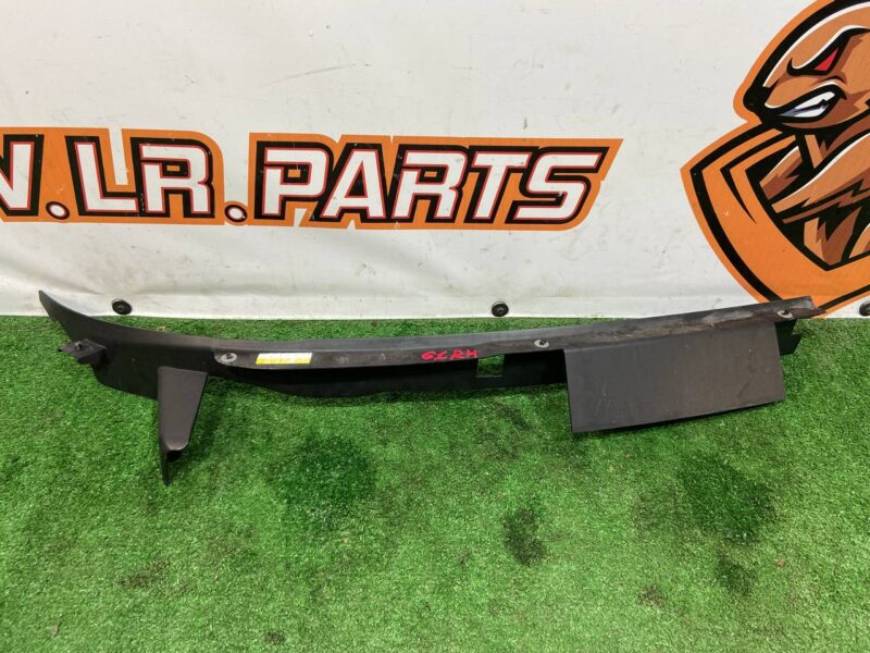 LR101655 Hood seal right Land Rover Discovery 5 used cost 38,2 € in stock 2 pcs.