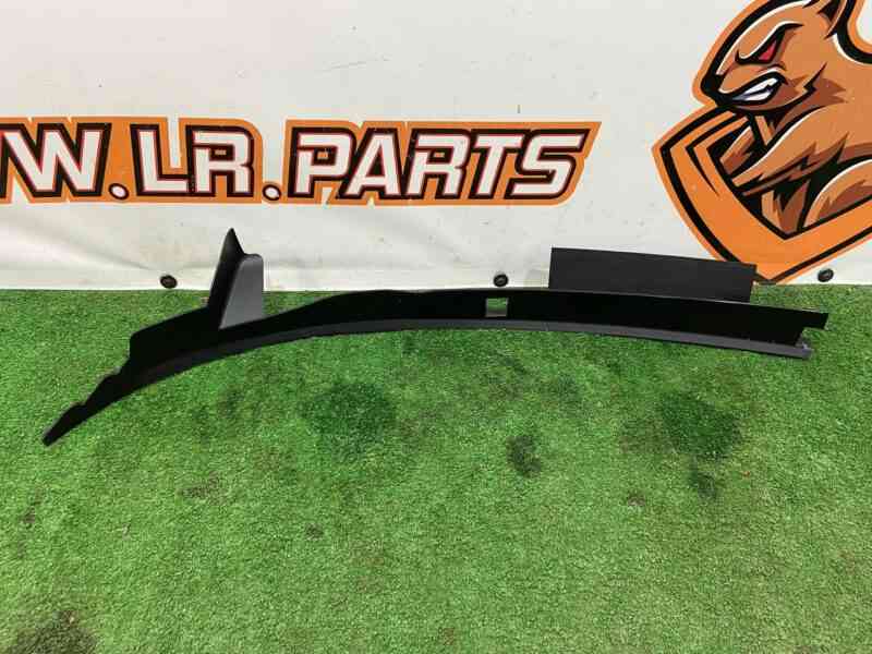 LR101655 Hood seal right Land Rover Discovery 5 used cost 38,2 € in stock 2 pcs.