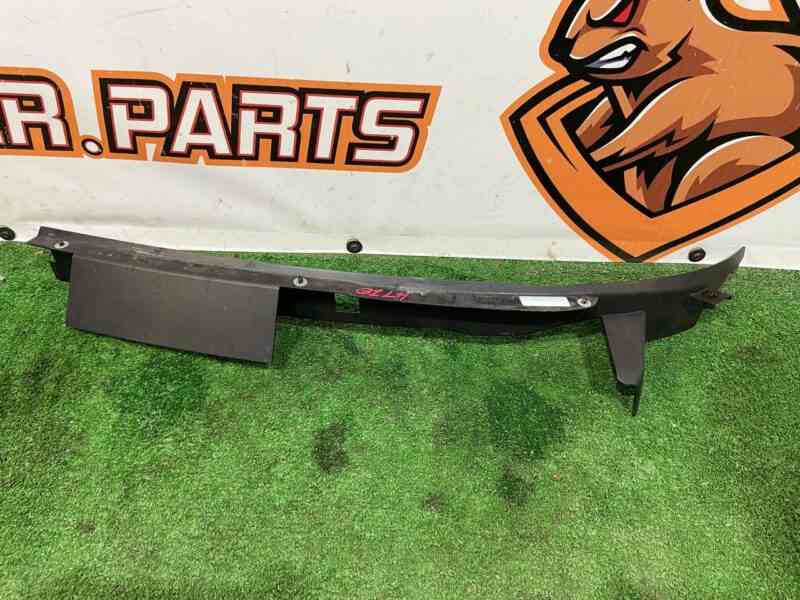 LR101682 Hood seal left Land Rover Discovery 5 L462 (2017-) used cost 38,2 € in stock 2 pcs.