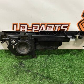 LR101736 Trunk shelf bracket left RANGE ROVER L405 13- Used cost 100 € in stock 1 pcs.