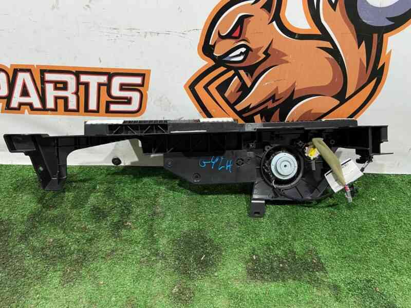 LR101736 Trunk shelf bracket left RANGE ROVER L405 13- Used cost 100 € in stock 1 pcs.
