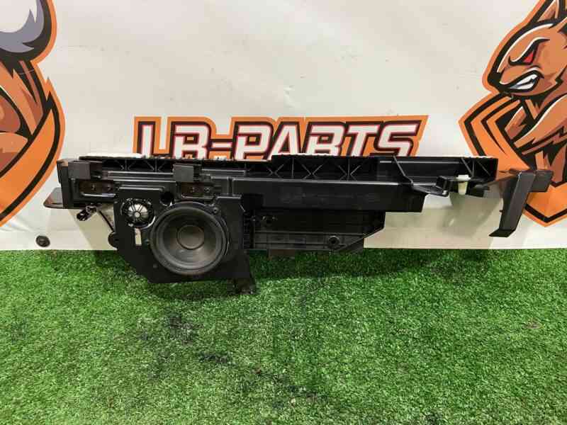 LR101736 Trunk shelf bracket left RANGE ROVER L405 13- Used cost 100 € in stock 1 pcs.