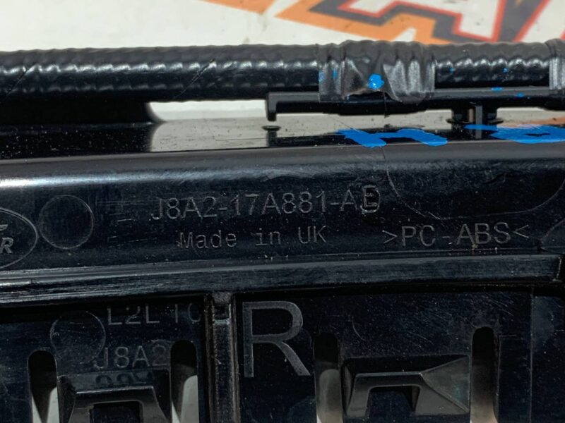 LR109393 Rear bumper mounting bracket, right upper Range Rover Velar L560 (2018-) Used cost 25 € in stock 1 pcs.