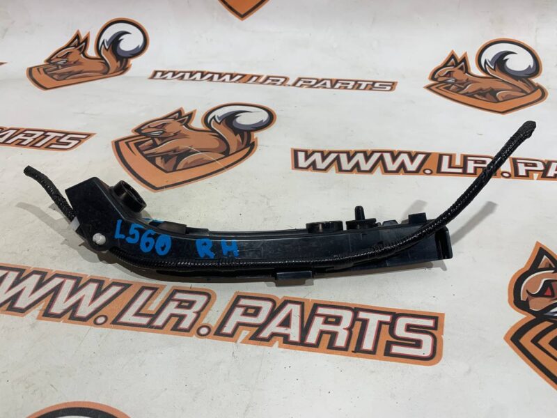 LR109393 Rear bumper mounting bracket, right upper Range Rover Velar L560 (2018-) Used cost 25 € in stock 1 pcs.