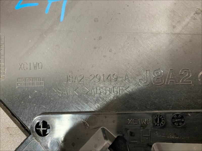 LR110617 Left body molding for rear pillar Range Rover Velar L560 (2018-) Used cost 70 € in stock 4 pcs.