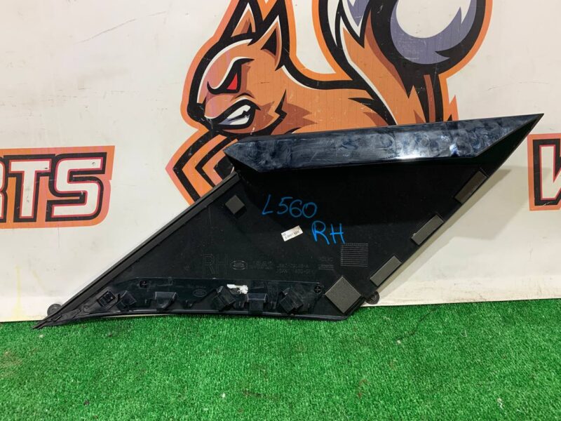 LR110618 Body molding right on the rear rack Range Rover Velar L560 (2018-) Used cost 70 € in stock 2 pcs.