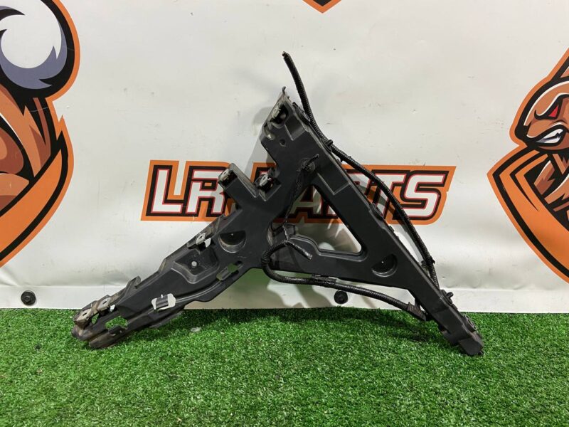 LR112657 Used RANGE ROVER VELAR (L560) bumper mounting bracket cost 38 € in stock 1 pcs.