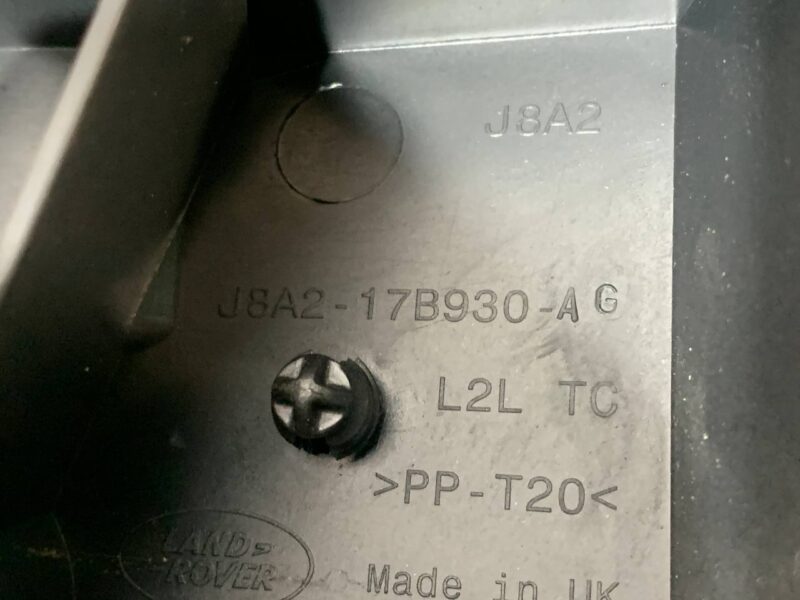 LR112657 Used RANGE ROVER VELAR (L560) bumper mounting bracket cost 38 € in stock 1 pcs.