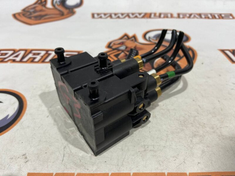 LR113342 Electromagnetic air suspension valve rear Range Rover Sport L494 Used cost 80 € in stock 9 pcs.