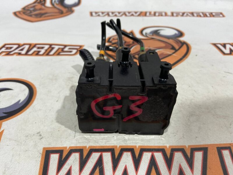 LR113342 Electromagnetic air suspension valve rear Range Rover Sport L494 Used - Image 13