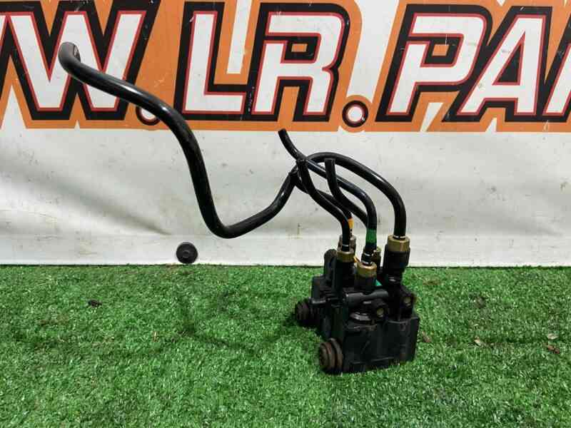 LR113342 Electromagnetic air suspension valve rear Range Rover Sport L494 Used - Image 16