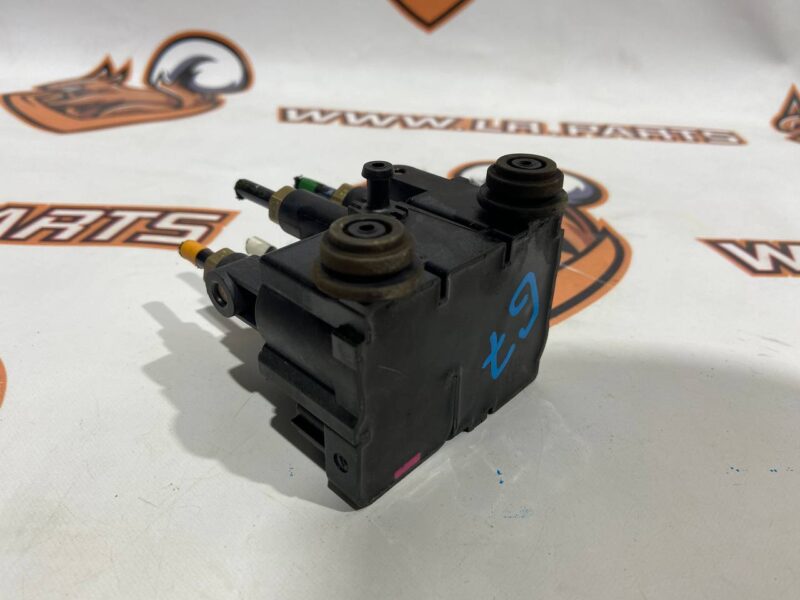 LR113342 Electromagnetic air suspension valve rear Range Rover Sport L494 Used - Image 19