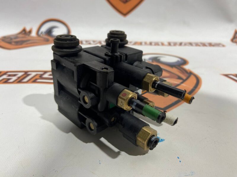 LR113342 Electromagnetic air suspension valve rear Range Rover Sport L494 Used - Image 20