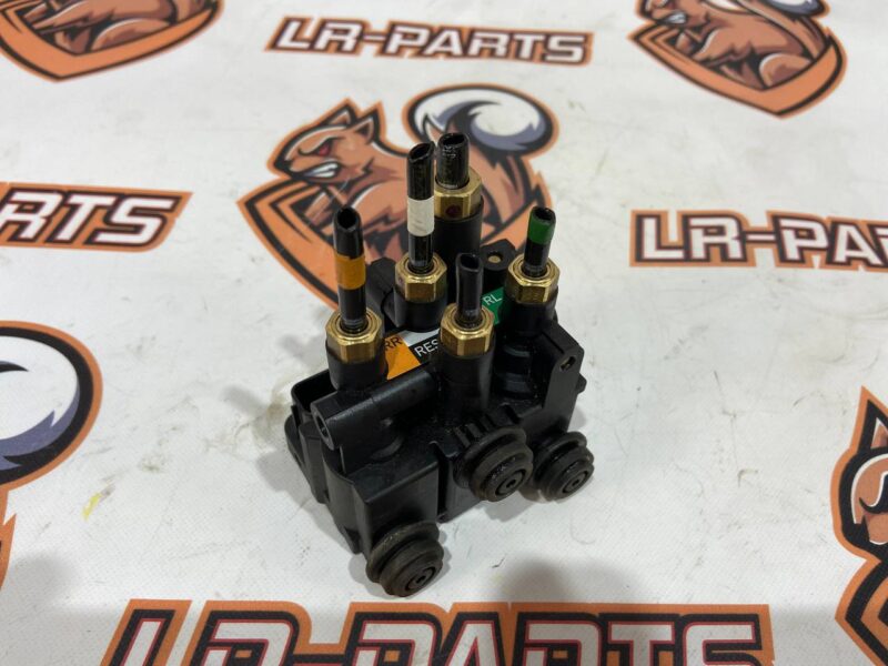 LR113342 Electromagnetic air suspension valve rear Range Rover Sport L494 Used cost 80 € in stock 9 pcs.