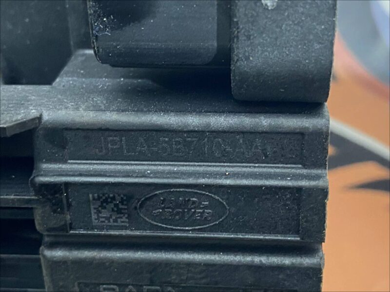 LR113342 Electromagnetic air suspension valve rear Range Rover Sport L494 Used - Image 22
