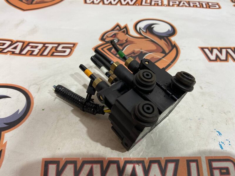 LR113342 Electromagnetic air suspension valve rear Range Rover Sport L494 Used - Image 23