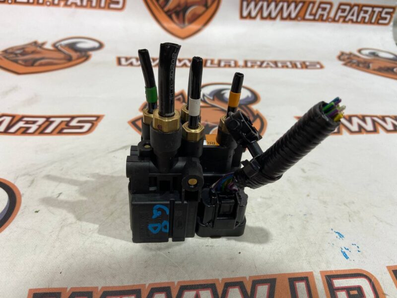 LR113342 Electromagnetic air suspension valve rear Range Rover Sport L494 Used - Image 24