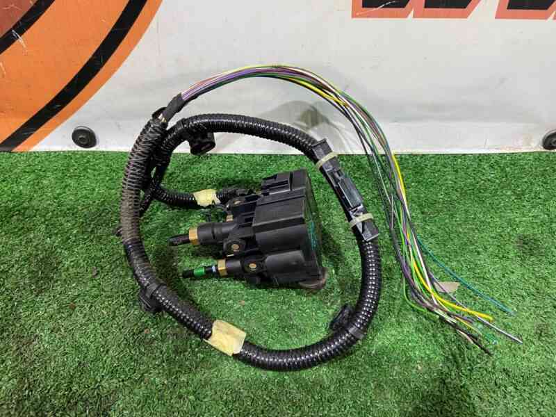 LR113342 Electromagnetic air suspension valve rear Range Rover Sport L494 Used - Image 26
