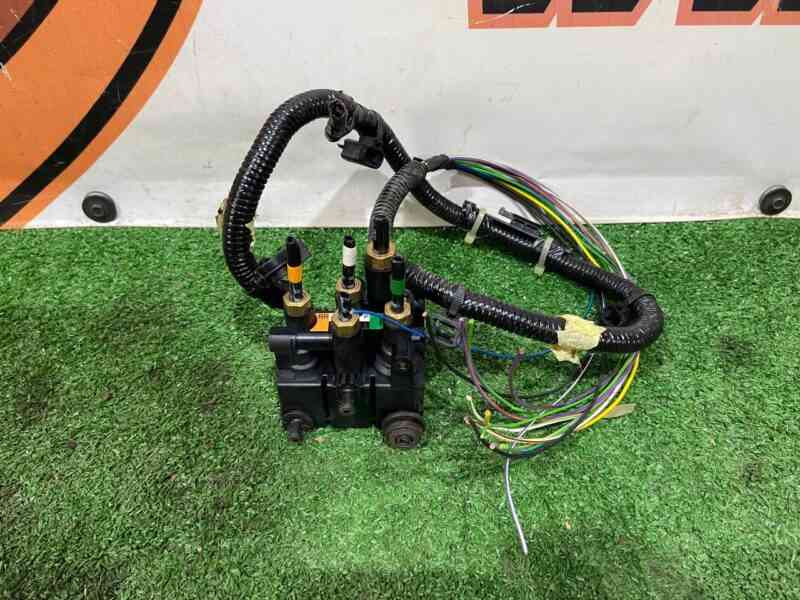 LR113342 Electromagnetic air suspension valve rear Range Rover Sport L494 Used - Image 27