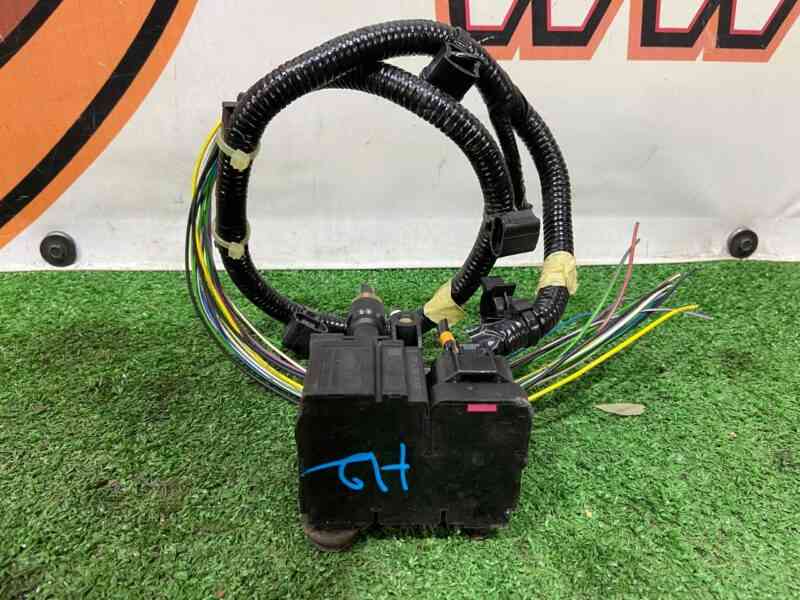 LR113342 Electromagnetic air suspension valve rear Range Rover Sport L494 Used - Image 29