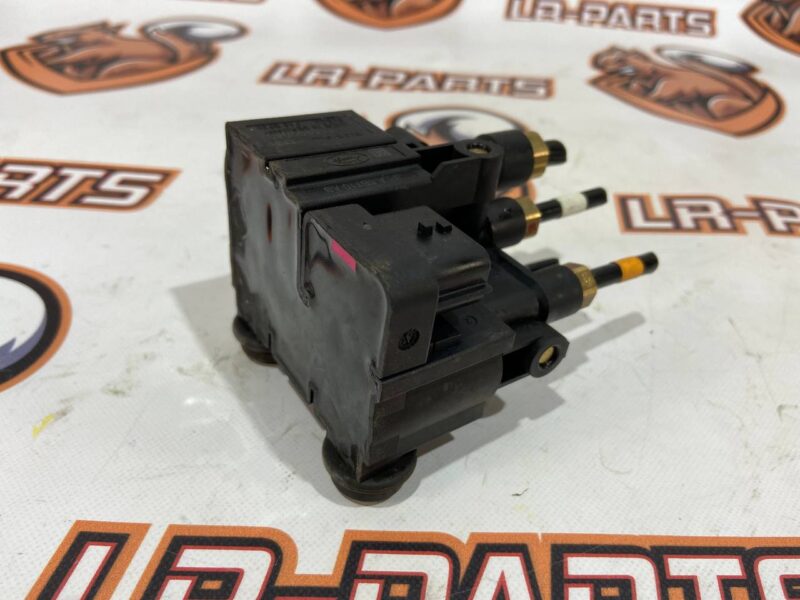 LR113342 Electromagnetic air suspension valve rear Range Rover Sport L494 Used cost 80 € in stock 9 pcs.