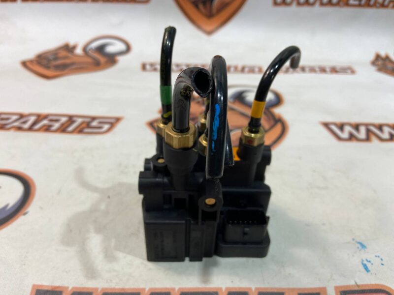 LR113342 Electromagnetic air suspension valve rear Range Rover Sport L494 Used - Image 31