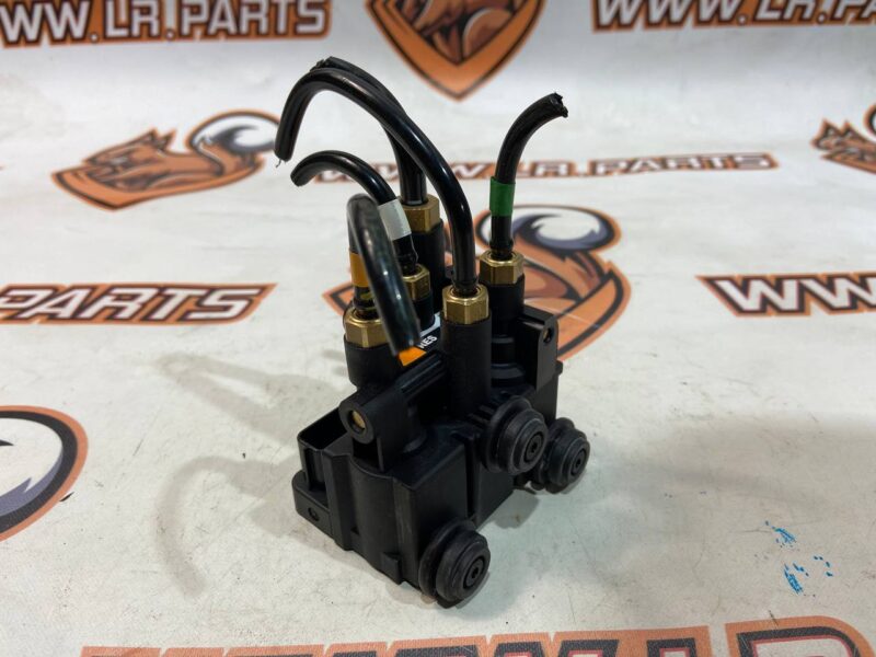LR113342 Electromagnetic air suspension valve rear Range Rover Sport L494 Used - Image 32