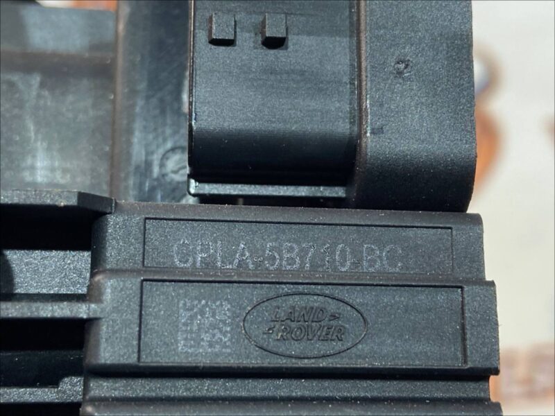 LR113342 Electromagnetic air suspension valve rear Range Rover Sport L494 Used - Image 34