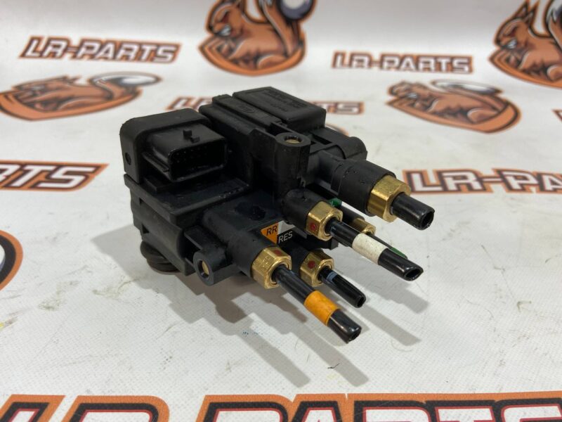 LR113342 Electromagnetic air suspension valve rear Range Rover Sport L494 Used cost 80 € in stock 9 pcs.
