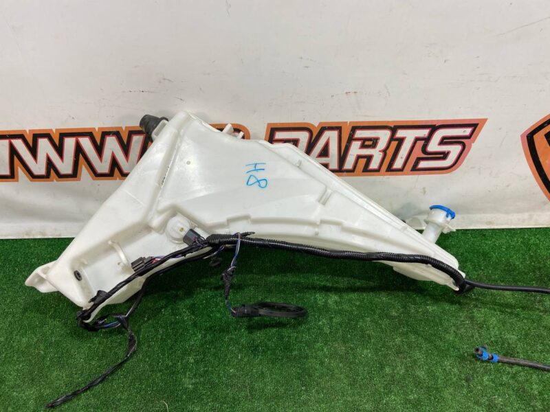 LR118191 Washer tank large Range Rover Sport L494 Used cost 100 € in stock 1 pcs.