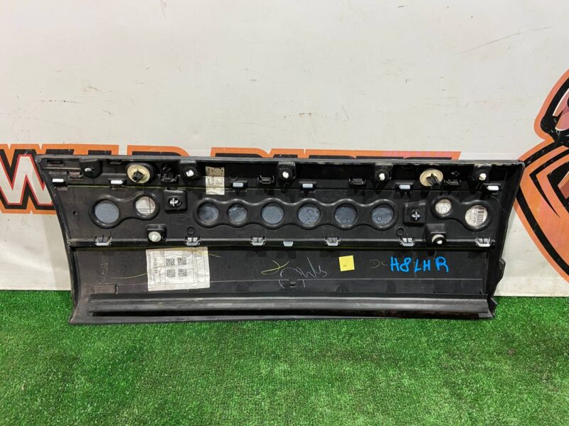 LR125983 Rear left door molding Range Rover L405 (2013-2021) Used cost 50 € in stock 10 pcs.