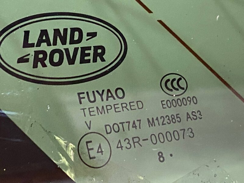 LR126000 Left body glass Range Rover Velar L560 (2018-) Used cost 140 € in stock 2 pcs.