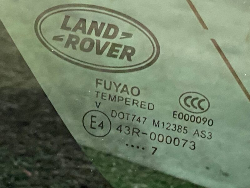 LR126000 Left body glass Range Rover Velar L560 (2018-) Used cost 140 € in stock 2 pcs.