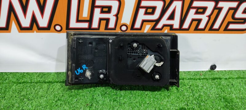 LR126302 Rear right lamp in the trunk lid Land Rover Discovery 5 L462 (2017-) used cost 230 € in stock 1 pcs.