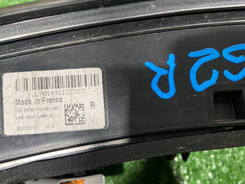 LR126302 Rear right lamp in the trunk lid Land Rover Discovery 5 L462 (2017-) used cost 230 € in stock 1 pcs.