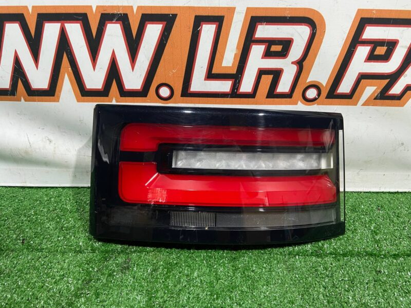 LR126302 Rear right lamp in the trunk lid Land Rover Discovery 5 L462 (2017-) used cost 230 € in stock 1 pcs.