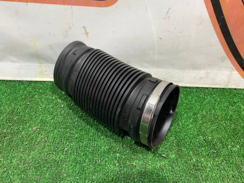 LR127895 3.0TD Air duct right RANGE ROVER SPORT (L494) 2013- Used cost 30 € in stock 2 pcs.