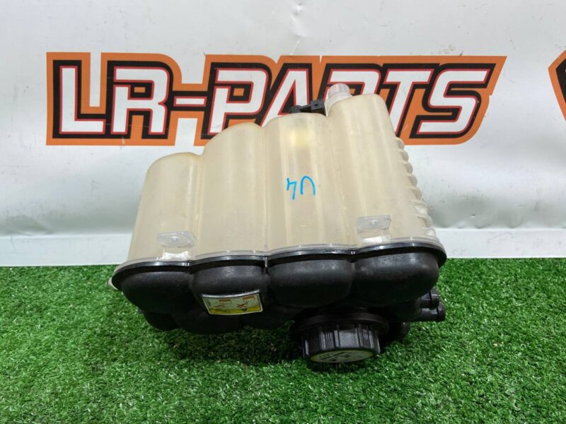 LR128194 Expansion tank 2.0D 3.0IE Range Rover Velar L560 Used cost 70 € in stock 3 pcs.