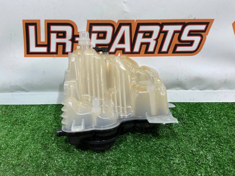 LR128194 Expansion tank 2.0D 3.0IE Range Rover Velar L560 Used cost 70 € in stock 3 pcs.