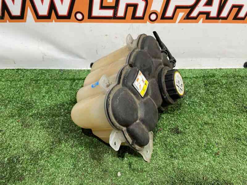 LR128194 Expansion tank 2.0D 3.0IE Range Rover Velar L560 Used cost 70 € in stock 3 pcs.
