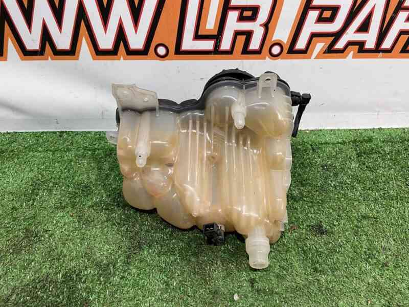 LR128194 Expansion tank 2.0D 3.0IE Range Rover Velar L560 Used cost 70 € in stock 3 pcs.