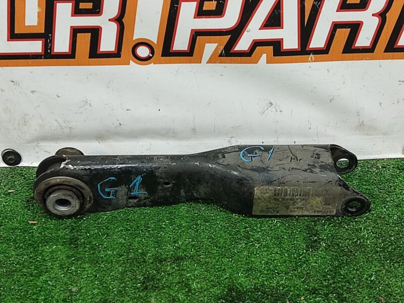 LR128794 Rear suspension arm right front lower Land Rover Discovery 5 L462 (2017-) used cost 27 € in stock 5 pcs.
