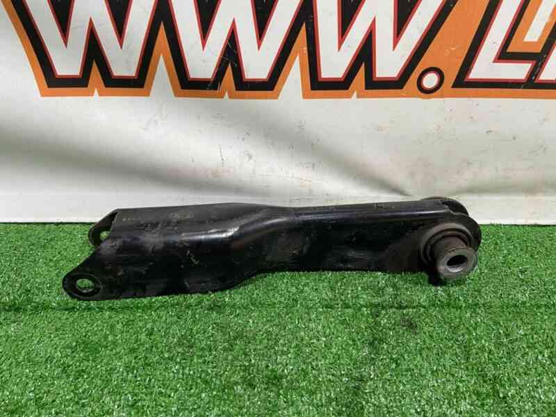 LR128794 Rear suspension arm right front lower Land Rover Discovery 5 L462 (2017-) used cost 27 € in stock 5 pcs.