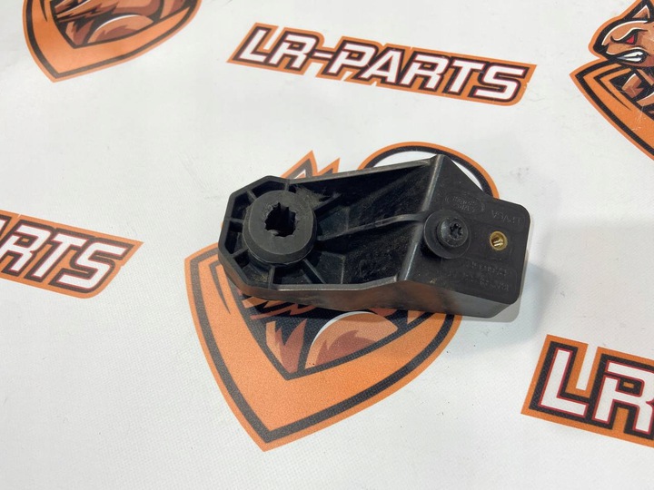LR134917 Radiator bracket upper, right Range Rover Velar L560 (2018-) Used cost 25 € in stock 1 pcs.