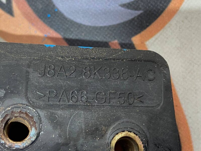 LR134919 Radiator bracket left, upper RANGE ROVER VELAR (L560) Used cost 25 € in stock 1 pcs.