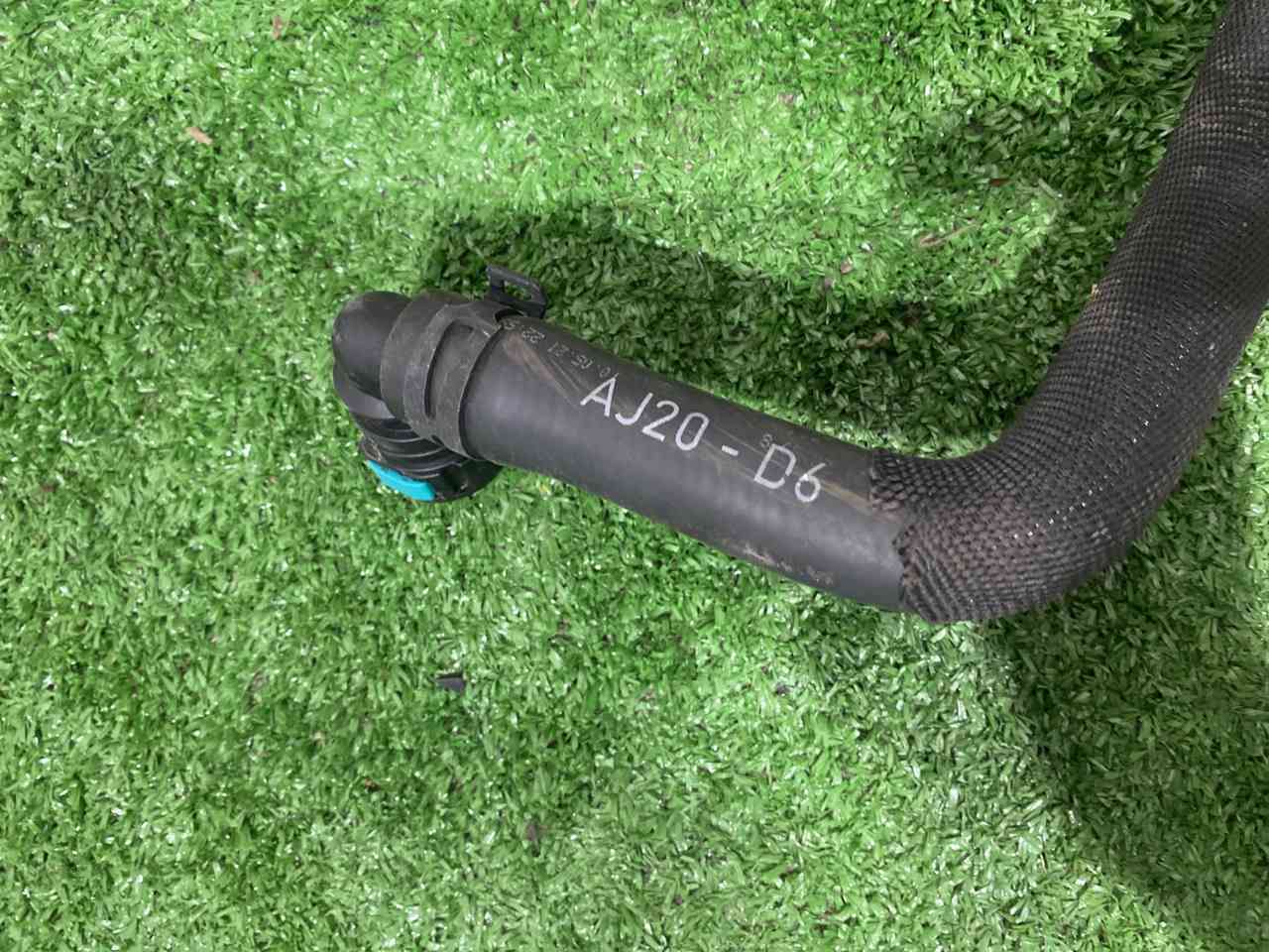 LR137012 Cooling pipe 3.0D ingenium Range Rover Sport L494 (2014-2022) Used cost 20 € in stock 1 pcs.