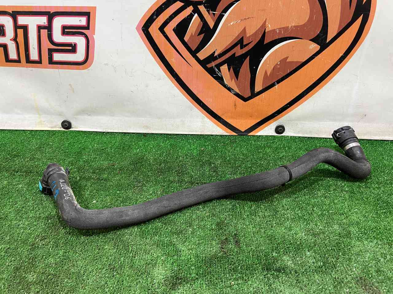 LR137012 Cooling pipe 3.0D ingenium Range Rover Sport L494 (2014-2022) Used cost 20 € in stock 1 pcs.