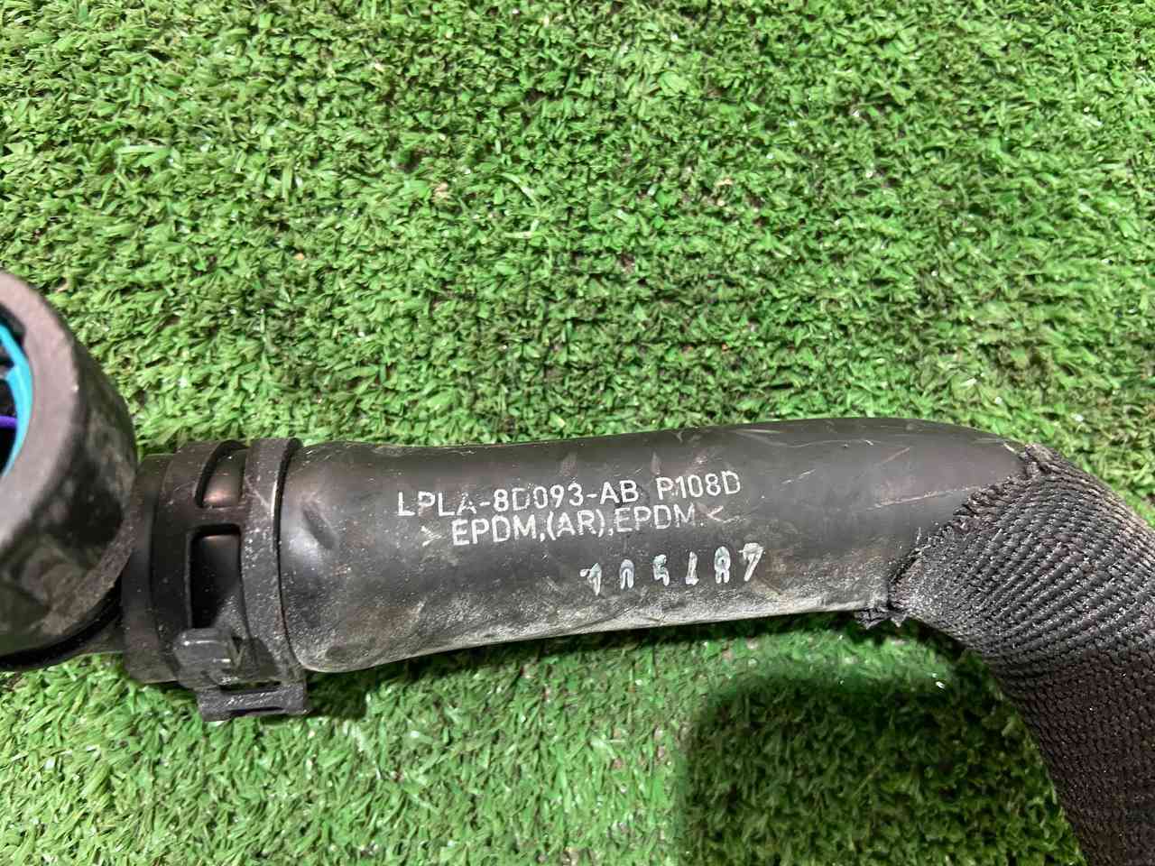 LR137012 Cooling pipe 3.0D ingenium Range Rover Sport L494 (2014-2022) Used cost 20 € in stock 1 pcs.