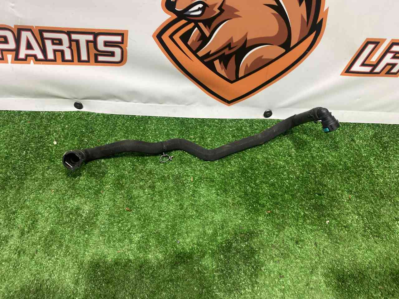 LR137012 Cooling pipe 3.0D ingenium Range Rover Sport L494 (2014-2022) Used cost 20 € in stock 1 pcs.